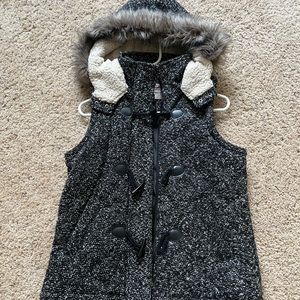 Mission black and white vest